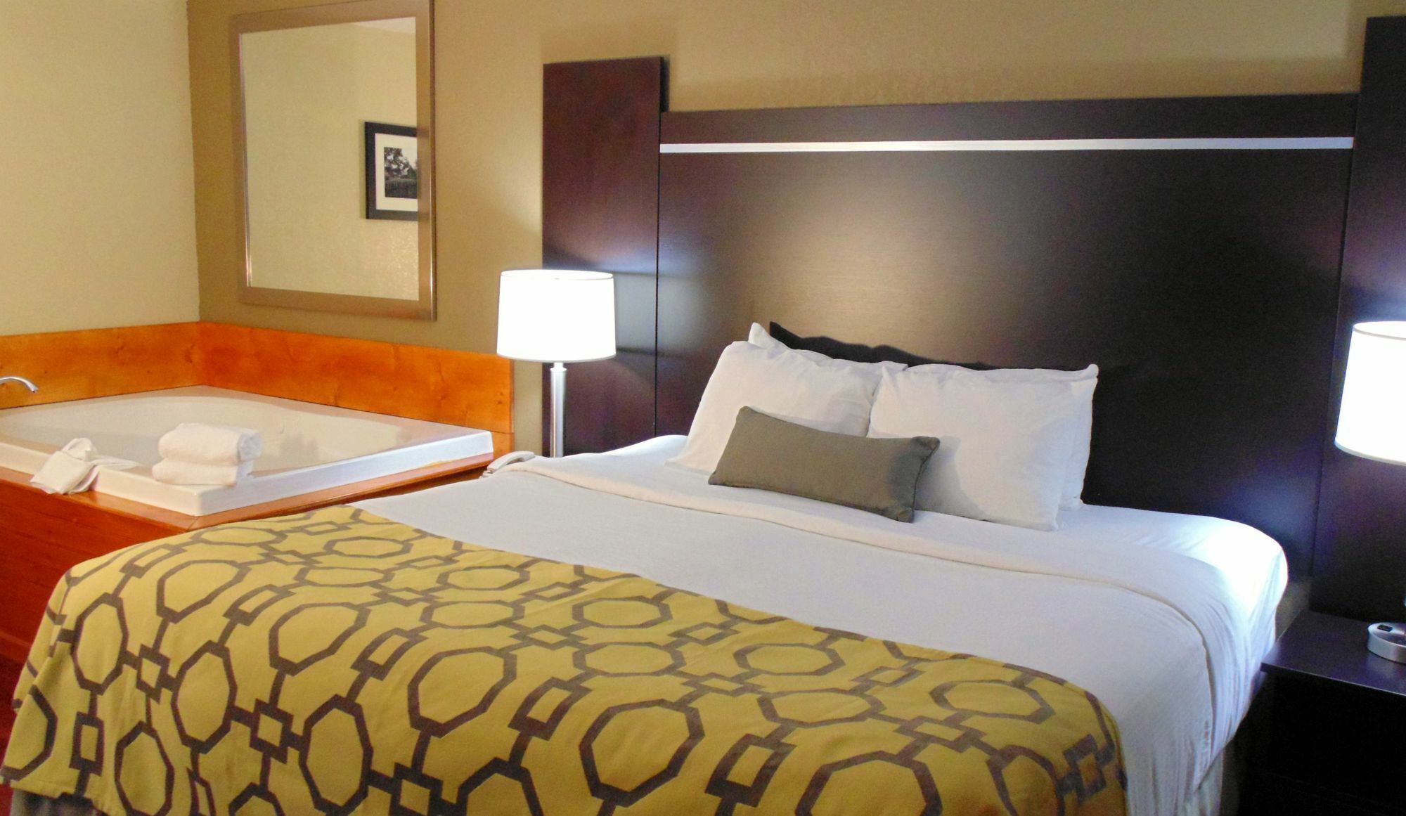 Hotel Baymont By Wyndham On The River